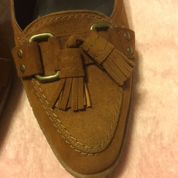 Stuart Weitzman Suede Tassel Gum sole Heels - Picture 11 of 12